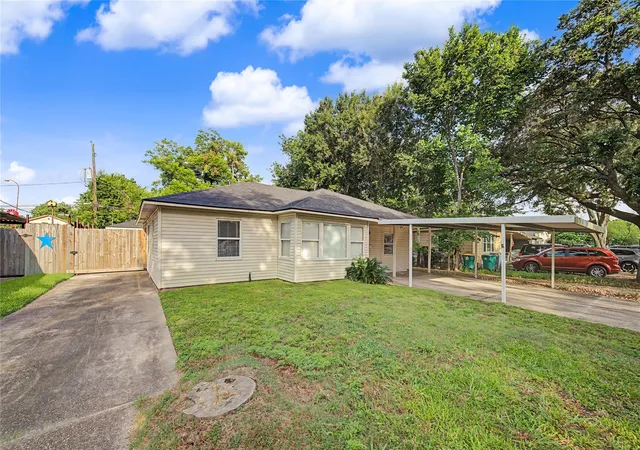 3rd image of 2016 Vince St, Pasadena, TX 77502 | MLS# 32429254