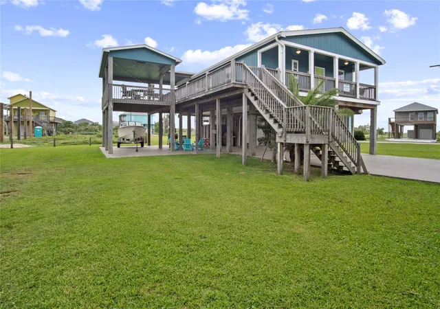Homes for sale in Crystal Beach, TX | 983 Driftwood Dr, Crystal Beach, TX 77650 | MLS# 63209783