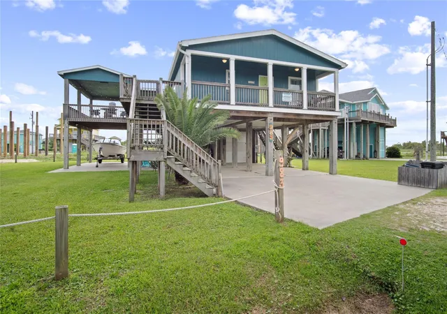 Homes for sale in Crystal Beach, TX | 983 Driftwood Dr, Crystal Beach, TX 77650 | MLS# 63209783