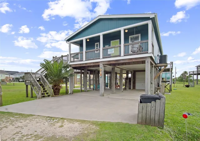 Homes for sale in Crystal Beach, TX | 983 Driftwood Dr, Crystal Beach, TX 77650 | MLS# 63209783