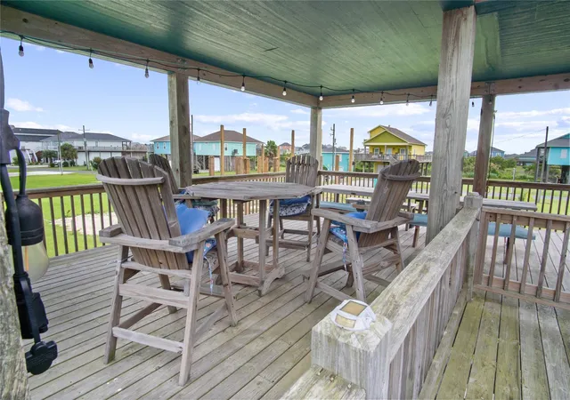 Homes for sale in Crystal Beach, TX | 983 Driftwood Dr, Crystal Beach, TX 77650 | MLS# 63209783