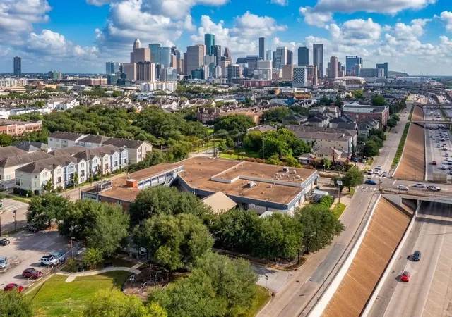 26th image of 1318 Dennis St, Houston, TX 77004 | MLS# 76427536