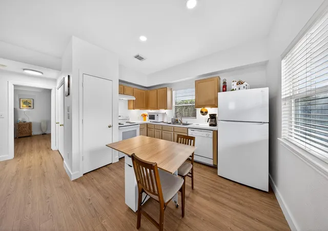 2nd image of 1318 Dennis St, Houston, TX 77004 | MLS# 76427536