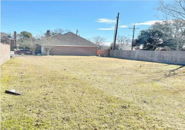 1st image of 6 Regency Pl, Orange, TX 77630 | MLS# 36396086