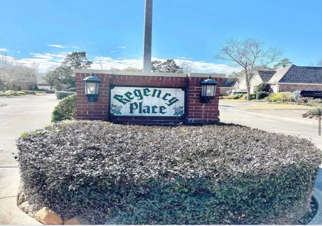 2nd image of 6 Regency Pl, Orange, TX 77630 | MLS# 36396086