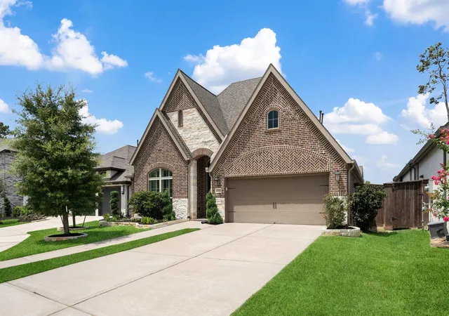Photo 3 of Single family home for sale at 12111 Woodnote Ln, Humble, TX 77346 | MLS# 30605525 | Listing updated on 2026-09-06