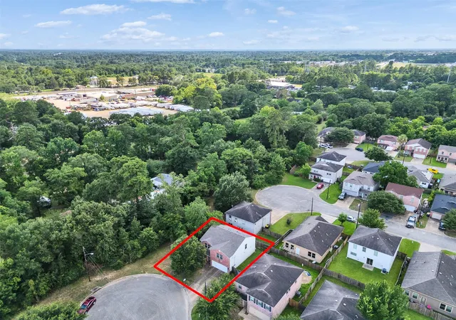 Photo 3 of Single family home for sale at 501 Pine Cluster Ct, Conroe, TX 77301 | MLS# 72147760 | Listing updated on 2026-09-14