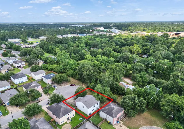 Photo 4 of Single family home for sale at 501 Pine Cluster Ct, Conroe, TX 77301 | MLS# 72147760 | Listing updated on 2026-09-14