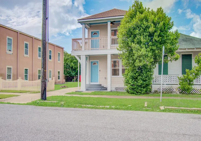 Photo 2 of Multi family home for sale at 2617 Ave L, Galveston, TX 77550 | MLS# 71229182 | Listing updated on 2026-09-14