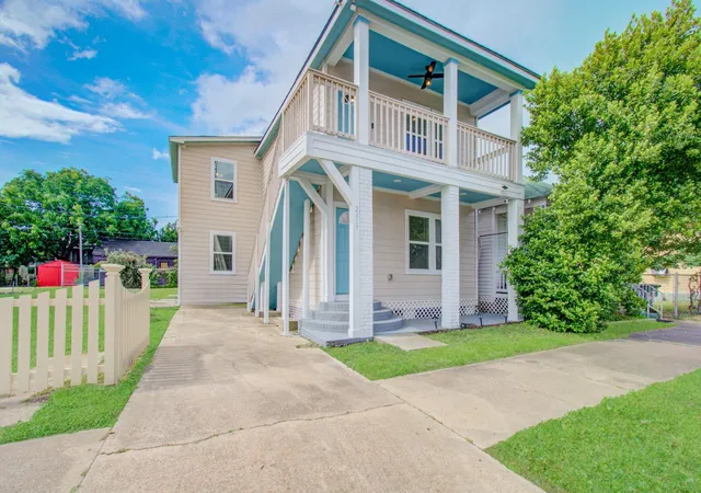 Photo 3 of Multi family home for sale at 2617 Ave L, Galveston, TX 77550 | MLS# 71229182 | Listing updated on 2026-09-14