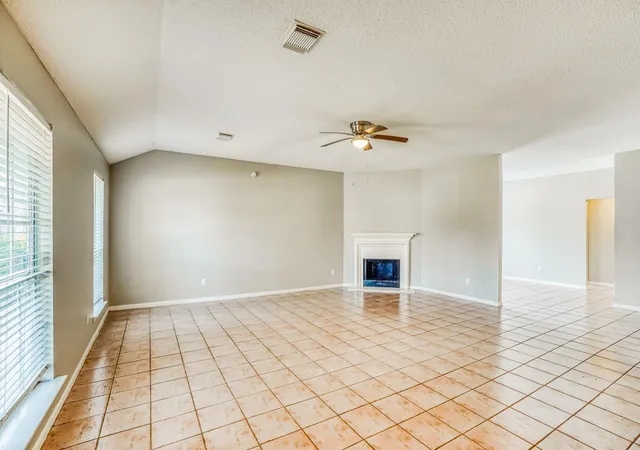 Photo 3 of Sale Pending at 1635 Ridgebriar Dr, Houston, TX 77014 | MLS# 43916809 | Listing updated on 2026-10-02