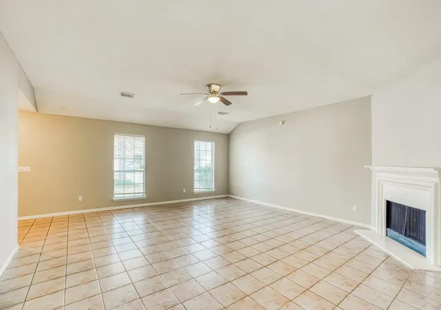 Photo 4 of Sale Pending at 1635 Ridgebriar Dr, Houston, TX 77014 | MLS# 43916809 | Listing updated on 2026-10-02
