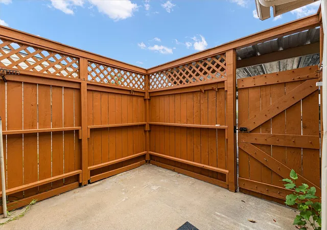 2nd image of 1911 Sherwood Forest St, Houston, TX 77043