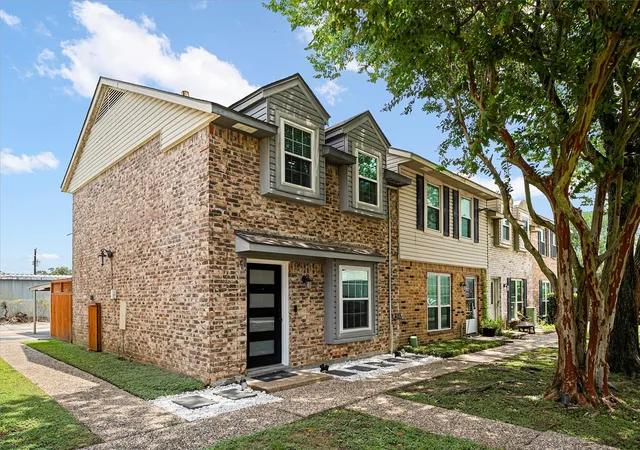2nd image of 1911 Sherwood Forest St #29, Houston, TX 77043 | MLS# 63579537