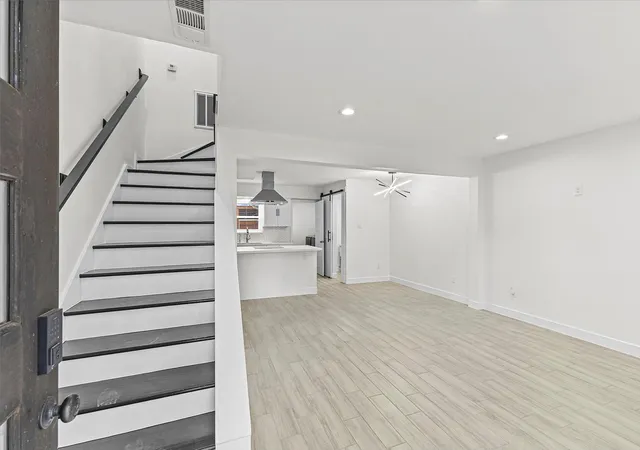 3rd image of 1911 Sherwood Forest St, Houston, TX 77043