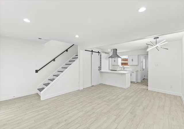 5th image of 1911 Sherwood Forest St, Houston, TX 77043