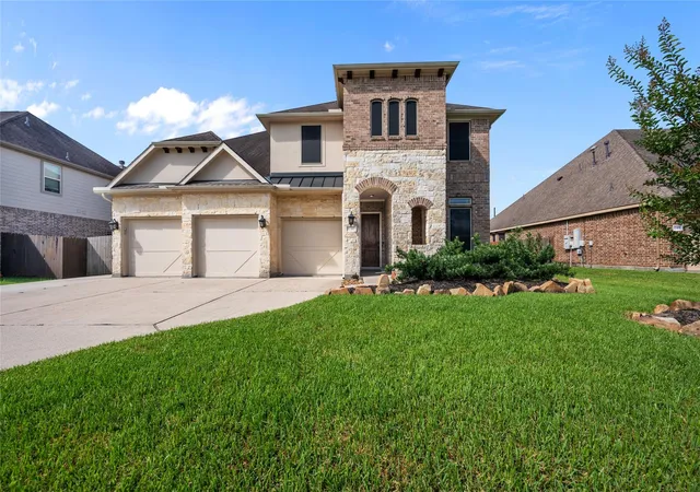 3rd image of 12411 Emerald Ln, Dayton, TX 77535 | MLS# 43886470