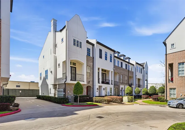 2nd image of 2027 Fannin Sta, Houston, TX 77045 | MLS# 69330413