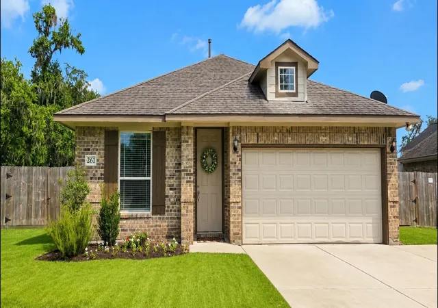 Homes for sale in West Columbia, TX | 261 Inwood Dr, West Columbia, TX 77486 | MLS# 96728301