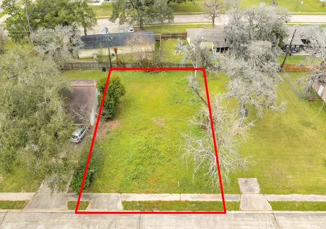 Homes for sale in Lake Jackson, TX | 103 Huisache St, Lake Jackson, TX 77566 | MLS# 46303946