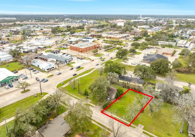 Photo 3 of Sale Pending at 103 Huisache St, Lake Jackson, TX 77566 | MLS# 46303946 | Listing updated on 2026-08-26