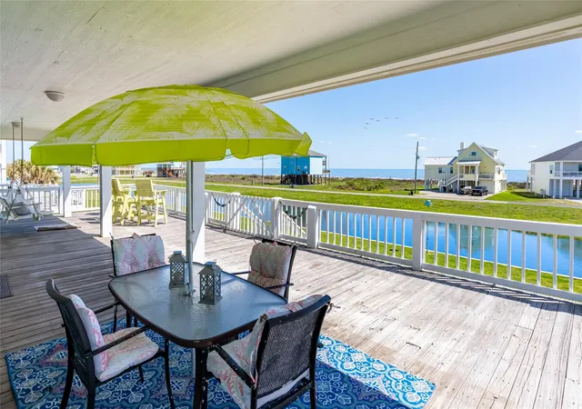Homes for sale in Crystal Beach, TX | 3174 Sea Castle Dr, Crystal Beach, TX 77650 | MLS# 79014230