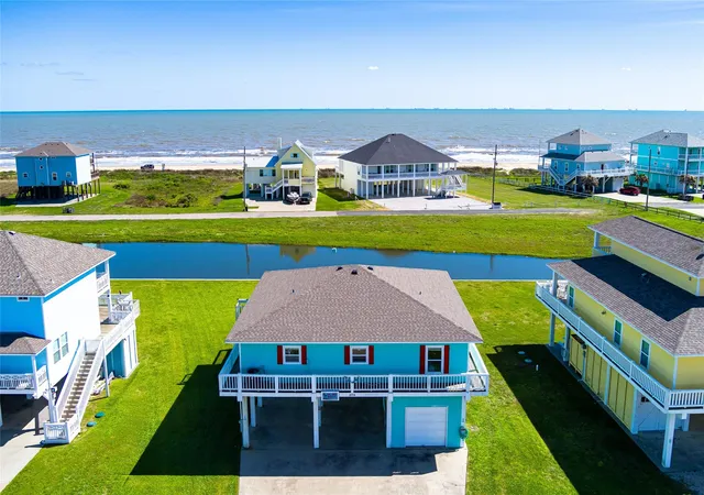 Homes for sale in Crystal Beach, TX | 3174 Sea Castle Dr, Crystal Beach, TX 77650 | MLS# 79014230
