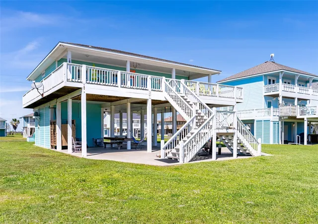 Homes for sale in Crystal Beach, TX | 3174 Sea Castle Dr, Crystal Beach, TX 77650 | MLS# 79014230