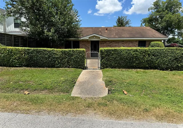 Photo 2 of Single family home for sale at 4511 Chapman St, Houston, TX 77009 | MLS# 55366514 | Listing updated on 2026-09-22