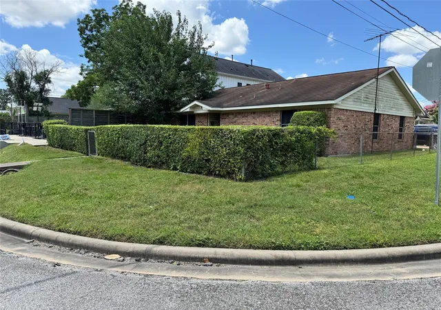 Photo 3 of Single family home for sale at 4511 Chapman St, Houston, TX 77009 | MLS# 55366514 | Listing updated on 2026-09-22
