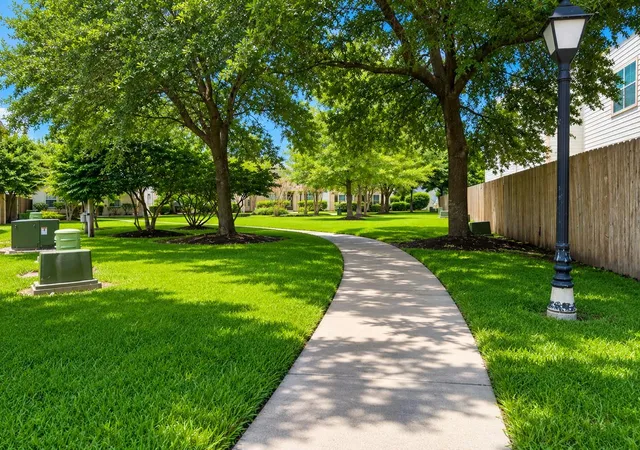 28th image of 3113 Clearview Cir, Houston, TX 77025 | MLS# 68391028