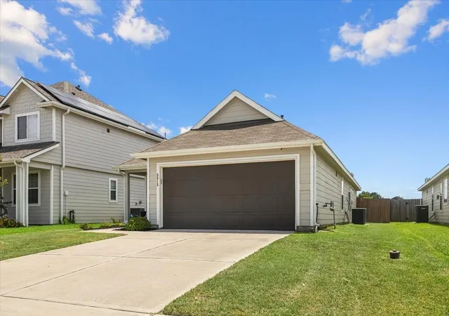 Photo 2 of Single family home for sale at 5515 James Michael Dr, Rosharon, TX 77583 | MLS# 7863905 | Listing updated on 2026-08-22
