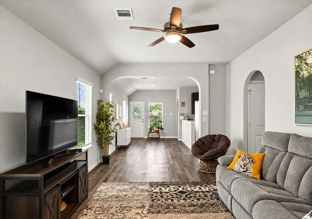 Photo 2 of Single family home for sale at 5515 James Michael Dr, Rosharon, TX 77583 | MLS# 7863905 | Listing updated on 2026-08-22