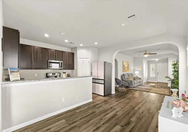 Photo 4 of Single family home for sale at 5515 James Michael Dr, Rosharon, TX 77583 | MLS# 7863905 | Listing updated on 2026-08-22