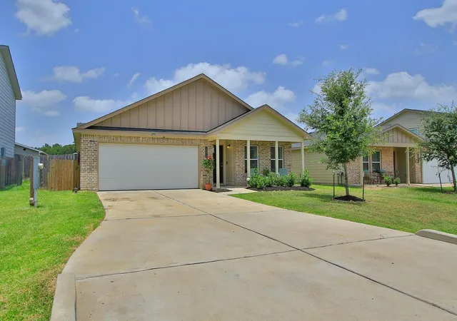 Single family home for sale at 15523 Taylorcrest Dr, Conroe, TX 77306 | MLS# 68563650