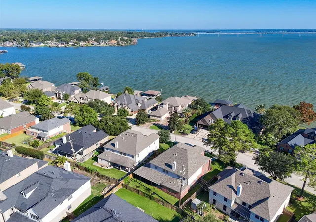 Photo 3 of Sale Pending at 19314 Aquatic Dr, Humble, TX 77346 | MLS# 82272063 | Listing updated on 2026-09-17