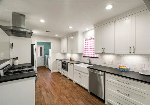 Photo 3 of Sale Pending at 18003 Ravenfield Dr, Houston, TX 77084 | MLS# 92048577 | Listing updated on 2026-09-15