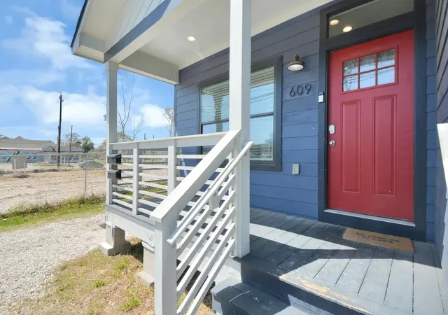 1st image of 609 Boundary St, Houston, TX 77009 | MLS# 32612962