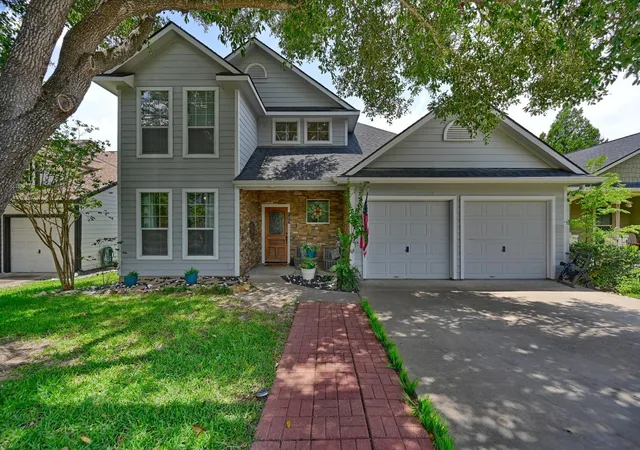 Photo 1 of Single family home for sale at 201 W Chatham St, Bellville, TX 77418 | MLS# 92260345 | Listing updated on 2026-09-14