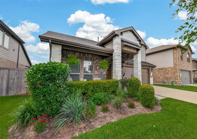 Photo 2 of Single family home for sale at 5627 Pleasant Fls Dr, Richmond, TX 77407 | MLS# 89445681 | Listing updated on 2026-09-08