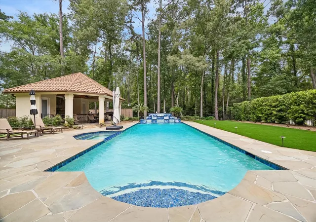 Photo 3 of Single family home for sale at 5 Magnolia Woods Dr, Kingwood, TX 77339 | MLS# 90606939 | Listing updated on 2026-08-20