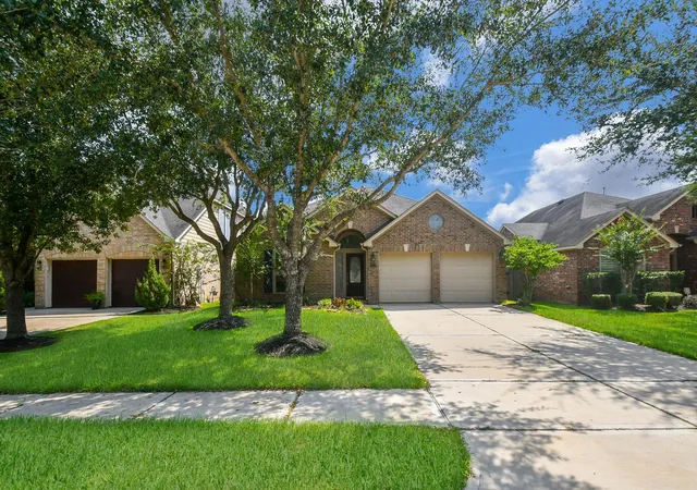 Photo 2 of Single family home for sale at 2919 Chalet Knls Ln, Katy, TX 77494 | MLS# 8114261 | Listing updated on 2026-09-15