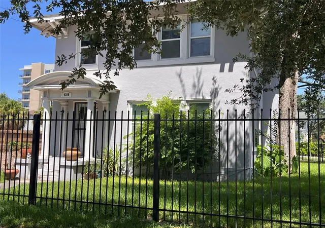 3rd image of 4319 Roseland St, Houston, TX 77006 | MLS# 47403863