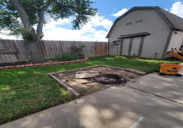 17th image of 204 King William Dr, La Porte, TX 77571 | MLS# 64705919