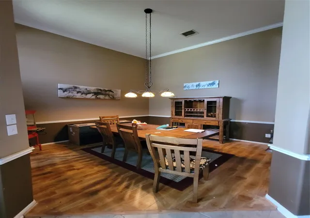 2nd image of 204 King William Dr, La Porte, TX 77571 | MLS# 64705919