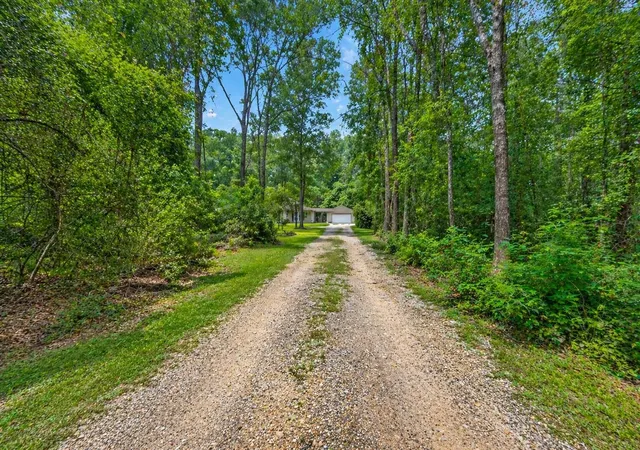 3rd image of 17136 Mustang Ln, New Caney, TX 77357 | MLS# 68761816