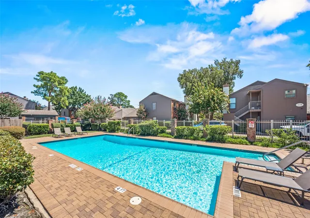 2nd image of 1201 Bering Dr, Houston, TX 77057