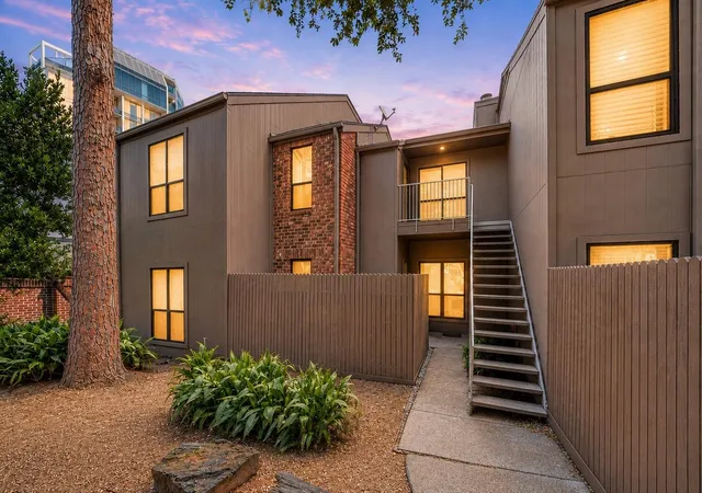 3rd image of 1201 Bering Dr #1, Houston, TX 77057 | MLS# 43908762
