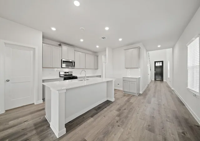 4th image of 380 Long Branch Dr, Dayton, TX 77535 | MLS# 21864390