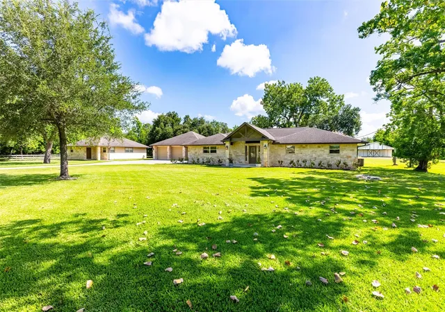 3rd image of 603 Rustic Ln, Friendswood, TX 77546 | MLS# 61999524
